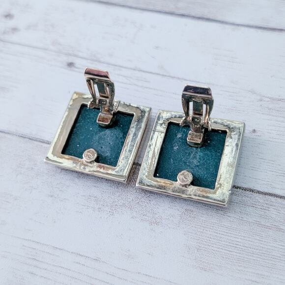 Vintage Clip On Earrings Large 1 & 1/8" Gold Tone & Green Square Statement - Picture 5 of 6